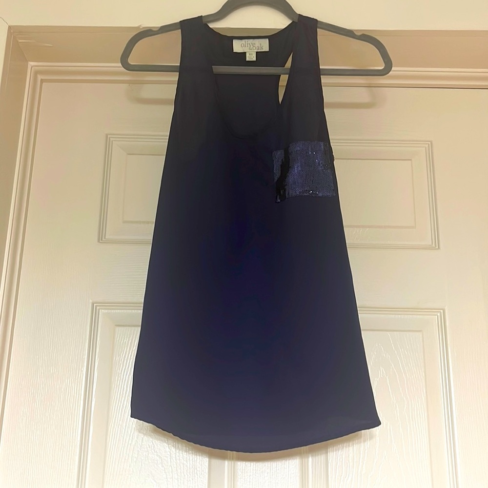 Adorable razor back tank with sequin pocket!